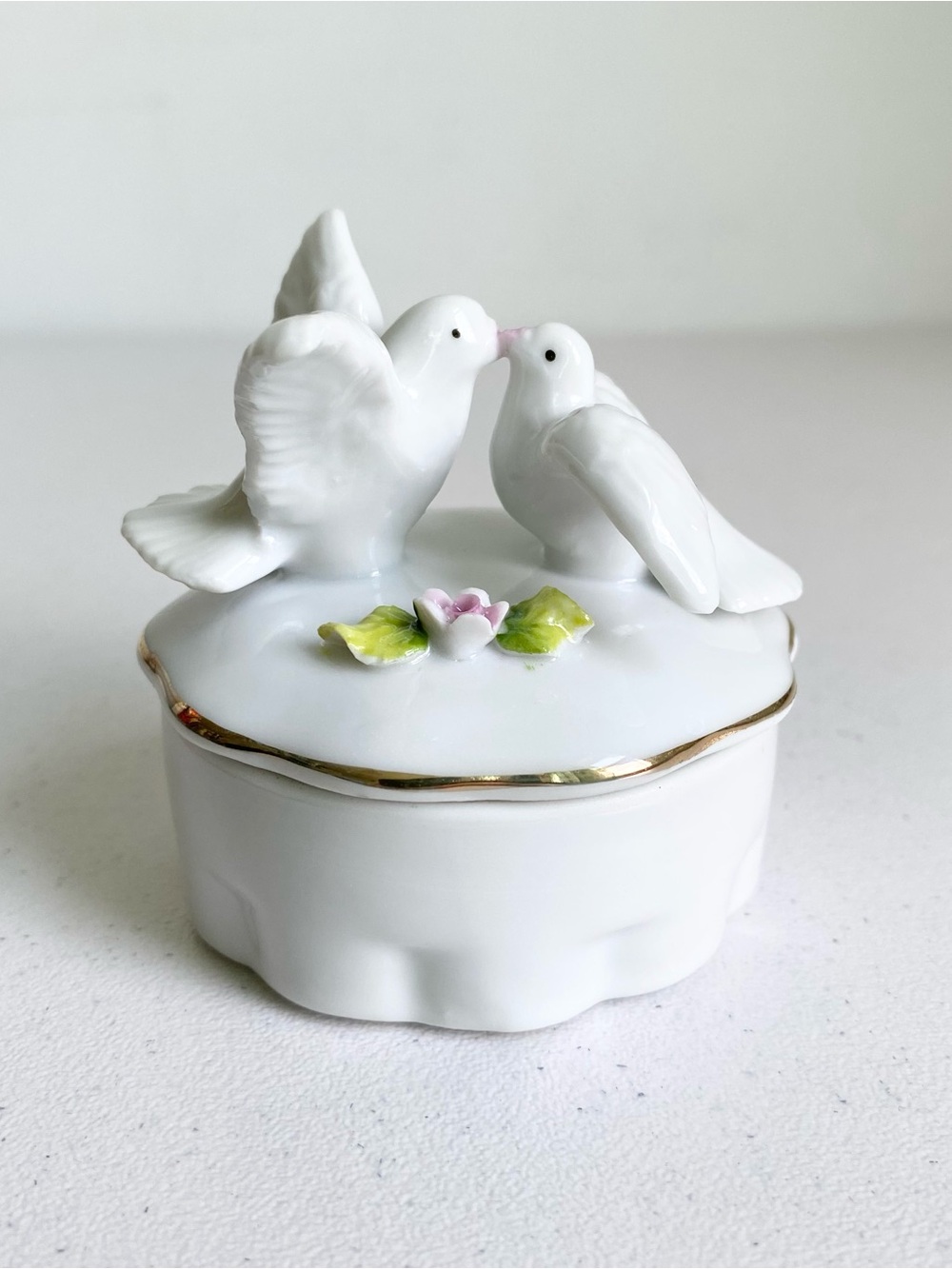Vintage Kissing Doves Trinket Box